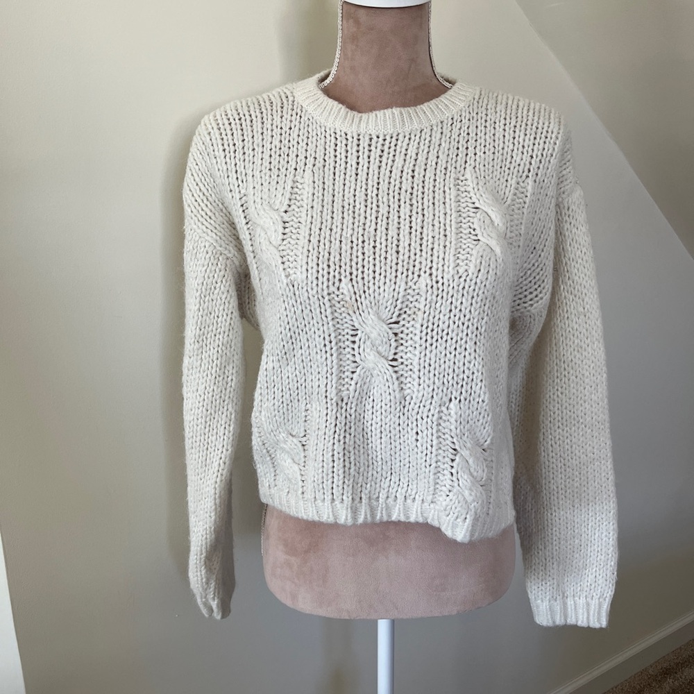 Women’s Size Medium Vintage White Thick Chunky Warm Drop Shoulder Sweater